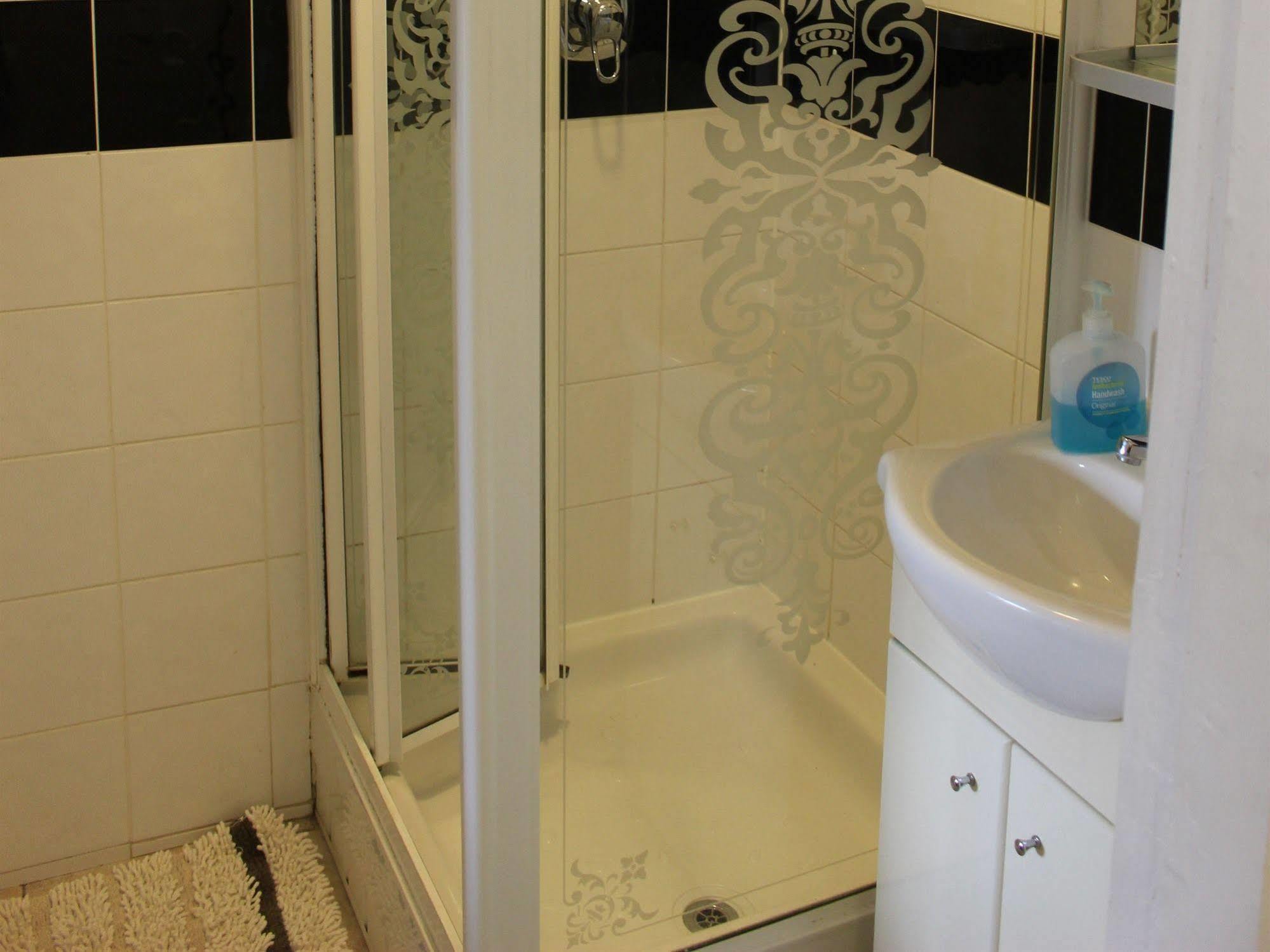 Bed & Breakfast Debden Hillingdon